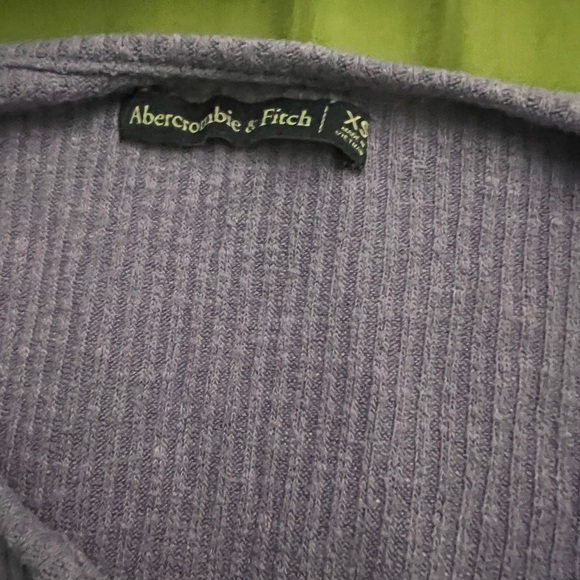 Abercrombie and fitch purple v neck sweater with buttons size xs - Picture 3 of 3